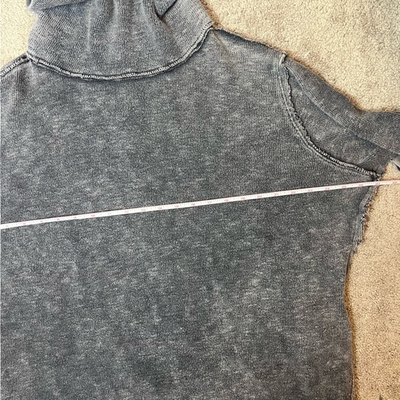 Free People Grey Washed Over Sized Cowl Neck Womens Long Sleeve XS - Picture 3 of 7